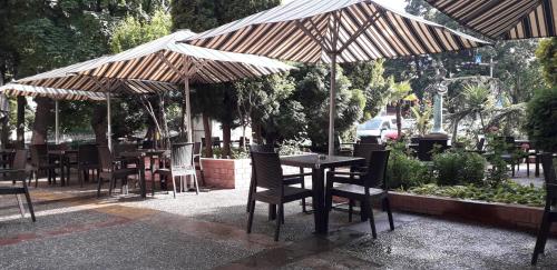 Heat Complex Family Hotel in 佩什泰拉