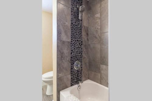 Unit 2 - Stylish 2BR Downtown Phoenix Retreat in Roosevelt Row, Parking Included, Phoenix (fotografie 9)