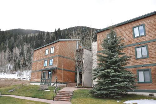 Cute 2 Bedroom East Vail Condo #1202 w/ Hot Tub and Shuttle.