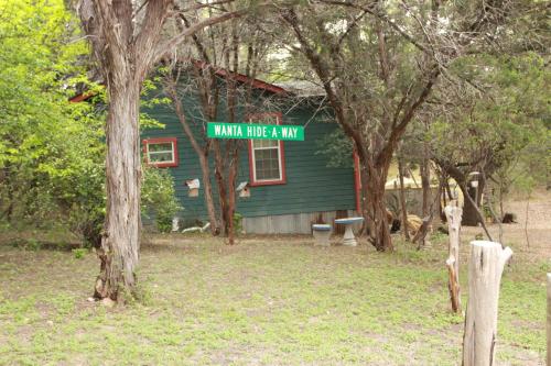 The Victorian Cottage at Creekside Camp & Cabins