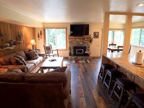 149 Premium Condo - image 3