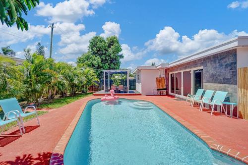 Elegant Tropical House with Pool