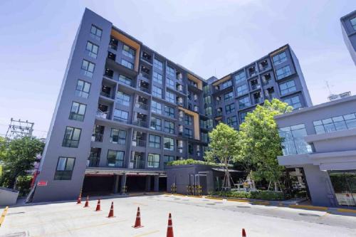 The Excel Groove Condo at Lasalle 52