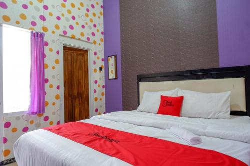 Guestroom, RedDoorz near Stasiun Kebumen in Kebumen