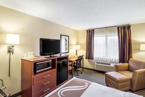Quality Inn Sheboygan North I-43 Room Type - Queen Room - Disability Access/Non-Smoking