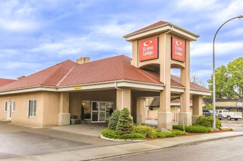 Econo Lodge Inn and Suites Lethbridge