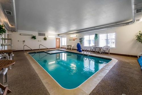 Econo Lodge Airport/Colorado Springs - image 3