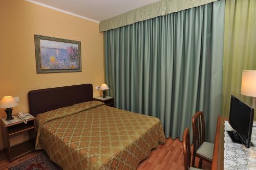 1 queen bed
