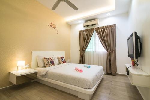 Landed Cozy House Near SPICE, Airport in Bayan Baru