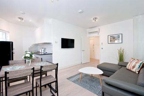 Interlude House D - image 2