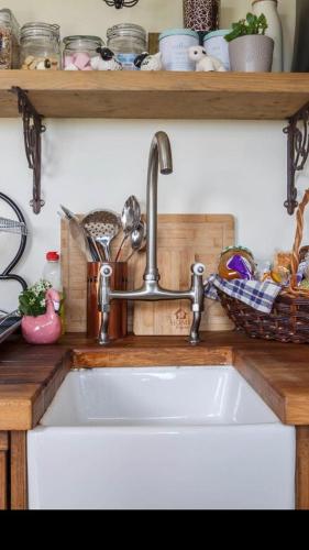 Picture of Shepherds Hut With Hot Tub