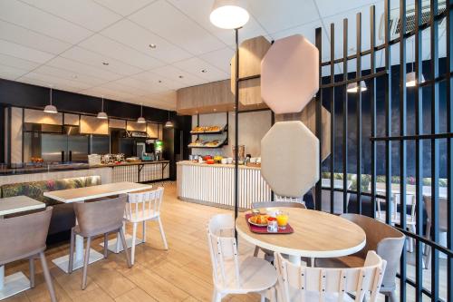 Mat och dryck, B&B HOTEL Paris Porte des Lilas in Le Pre-Saint-Gervais