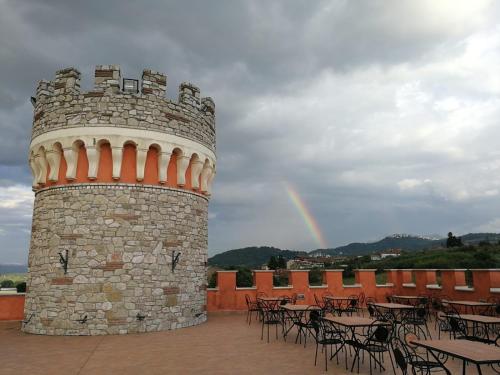 Вид, Hotel Castello Torre in Pietra in Пьєтрадефусі