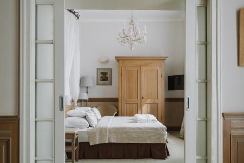 221572087 Art Hotel