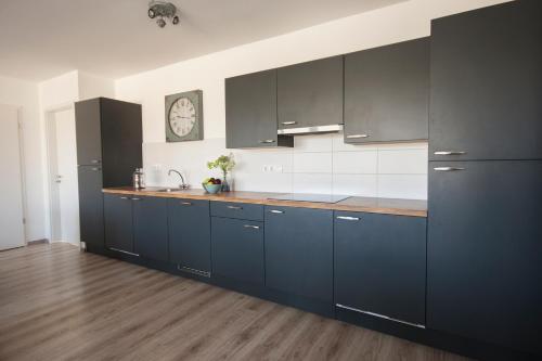 Kitchen, RCN Vakantiepark de Schotsman Bungalow de Bevelander in Kamperland