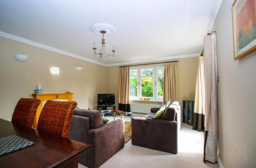 Turnberry Apartments - image 2