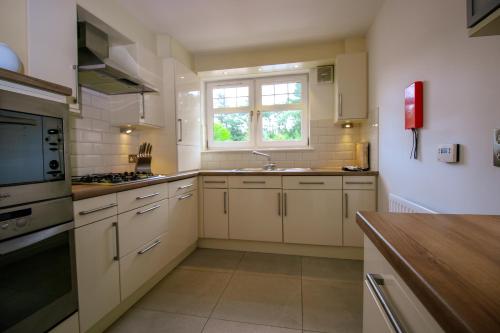 Turnberry Apartments - image 11