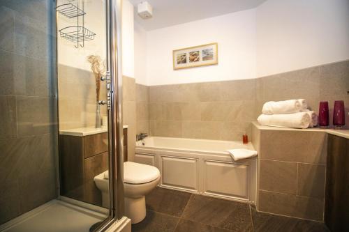 Turnberry Apartments - image 3