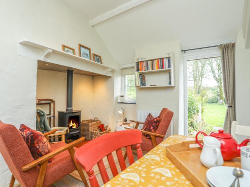 Ffrwd Cottage - Caernarfon Castle
