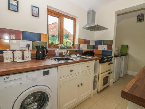 The Cottage - image 12