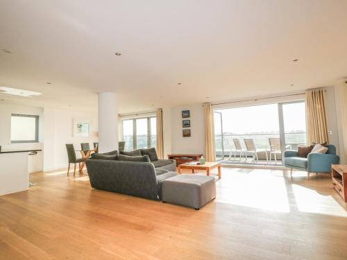 14 Azure, Crantock, Cornwall