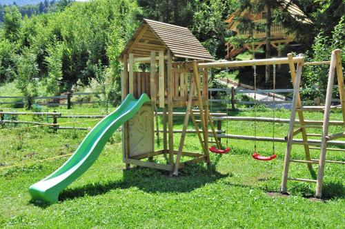 Taman bermain, Wooden Cabin Kamna Gorica in Bled