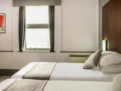2 twin beds