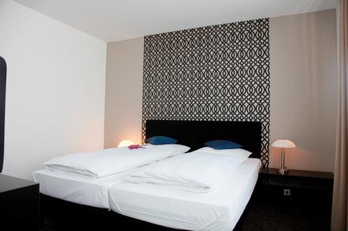 2 twin beds