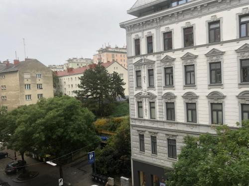 Nice Private Room in Wien Center 5