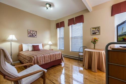 One Double Bed Studio image 2