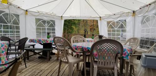 Whisperin Pines Chalet in Cooperstown, USA