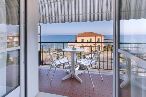 Deluxe Double or Twin Room with Sea View