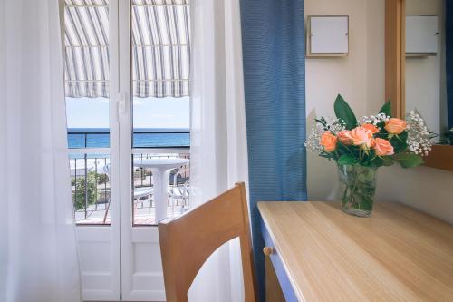 Deluxe Triple Room with Sea View