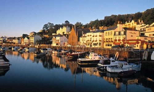 Beautiful 1BR Apartment in Historic St Aubin House in Saint Aubin