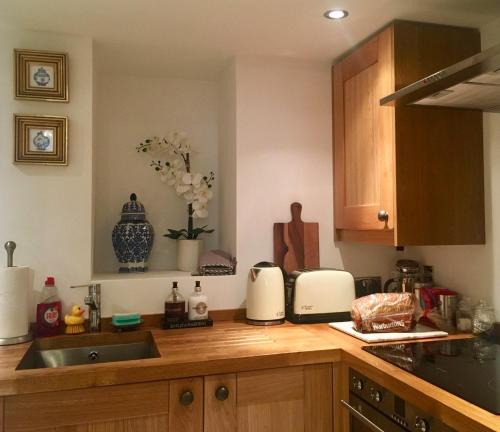 Beautiful 1BR Apartment in Historic St Aubin House in Saint Aubin