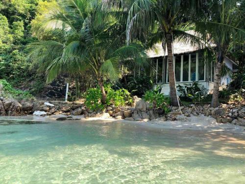 Beachfront House at Coconut Beach Bungalows Beachfront House at Coconut Beach Bungalows