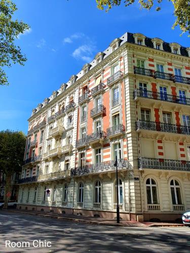 B&B Vichy - RoomChic - Les Ambassadeurs - Bed and Breakfast Vichy