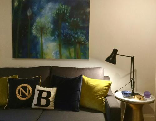 Beautiful 1BR Apartment in Historic St Aubin House 3
