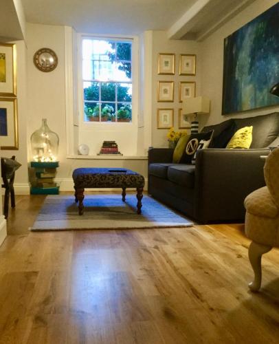 Beautiful 1BR Apartment in Historic St Aubin House 5
