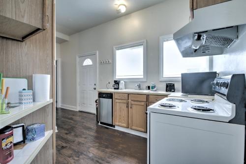 Beautiful 2 BR Apartment Walking Distance From Downtown - main image