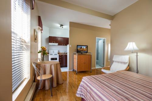 One Double Bed Studio image 3