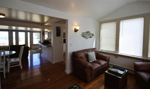 Lupine Cottage - image 4