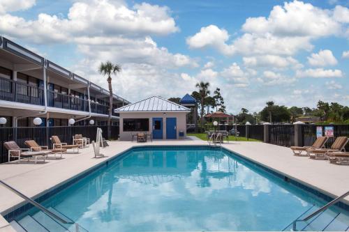 Travelodge by Wyndham Deltona - image 2