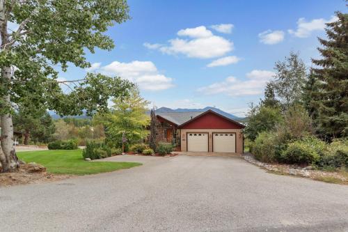 Lakefront Luxury - image 4