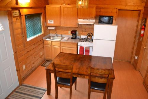 The Bear's Den Cabin