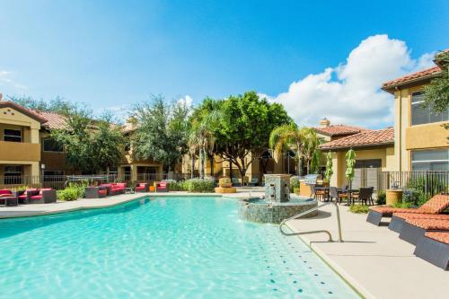 Mayo 2 miles - Kierland & Scottsdale Quarter 3 miles -Hulu Live TV-24 Hour Pool - image 4