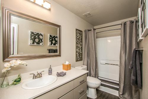 Mayo 2 miles - Kierland & Scottsdale Quarter 3 miles -Hulu Live TV-24 Hour Pool - image 6