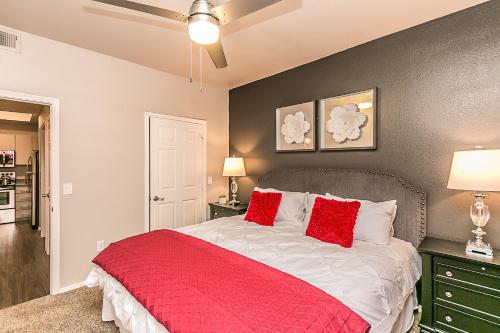 TPC Golf, Shopping & Dining 3 miles with Parking -1064