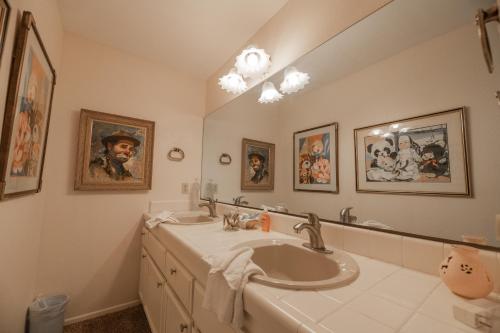 Lakefront Viking Oasis - image 2