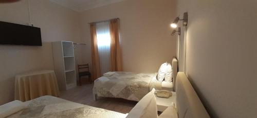 2 twin beds
